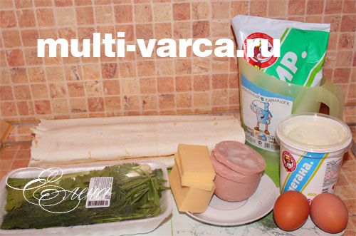 Рецепт лінивого пирога з сиром і ковбасою в мультиварці