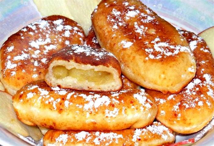 Пиріжки з яблуками смажені на пательні ароматна випічка, яка чудово смакує на сковороді